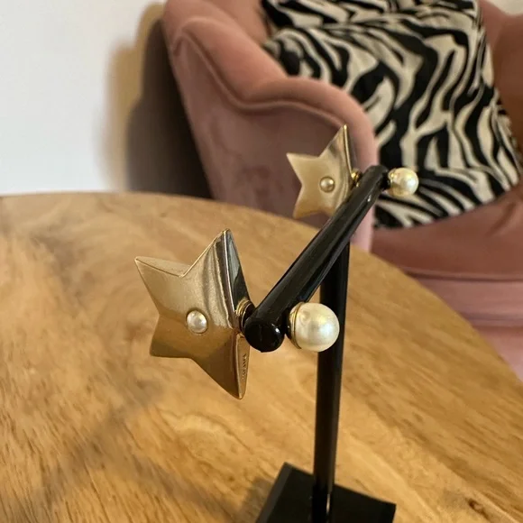 DIOR TRIBALES Star Gold Plated and White Resin Pearl Earrings - Picture 7 of 9